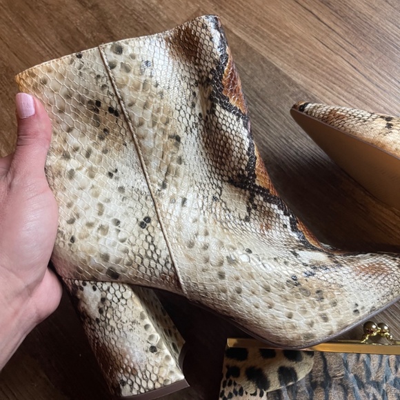 Clutch and Charles by Charles david snakeskin boots NEW - Picture 2 of 6